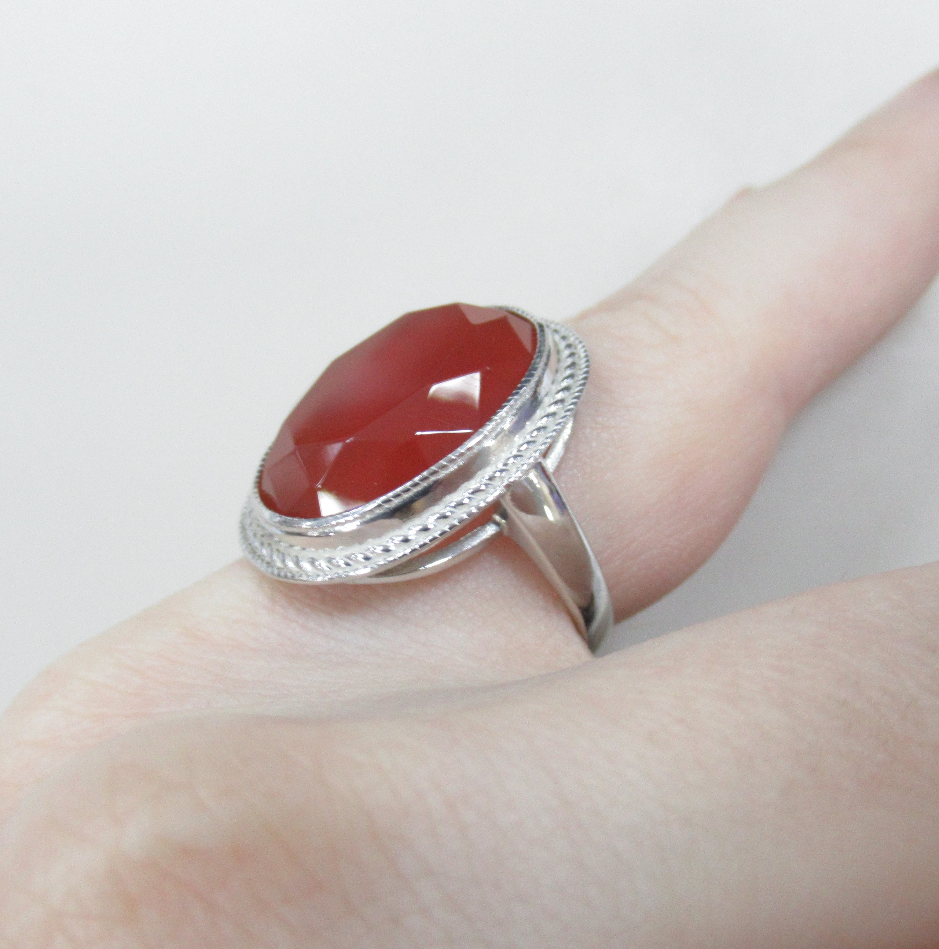 Серебряное кольцо с агатом
